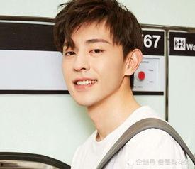 男明星头像罗云熙,光影交织，演绎青春魅力