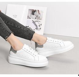 拖鞋女真皮网红爆款图,真皮质感引领时尚潮流！”