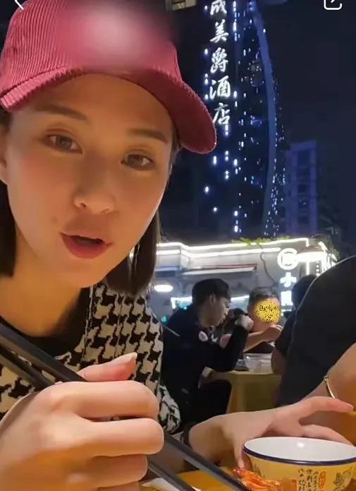 娱乐圈近期热门吃瓜事件,揭秘近期热门吃瓜事件背后的真相